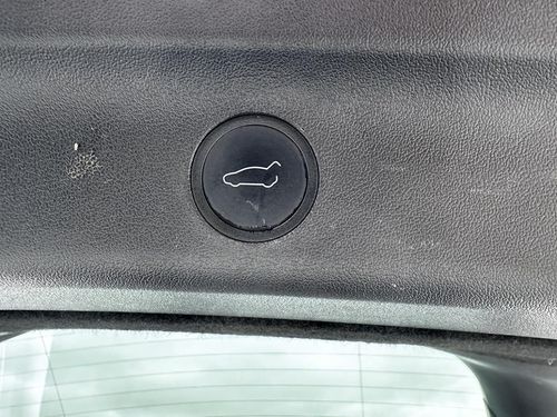 Tesla Model Y - Photo 17