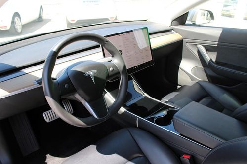 Tesla Model 3 - Photo 12
