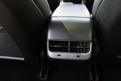 Tesla Model 3 - Photo 18