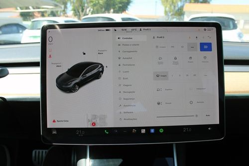 Tesla Model 3 - Photo 24