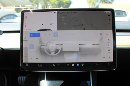Tesla Model 3 - Photo 27