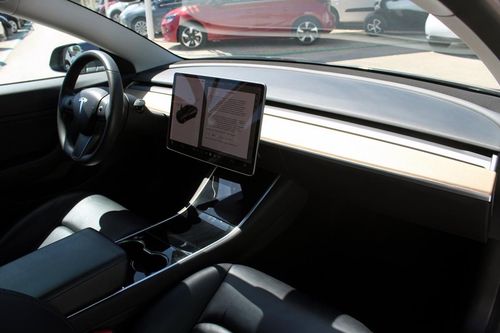 Tesla Model 3 - Photo 33