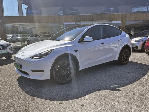 Tesla Model Y - Photo 2