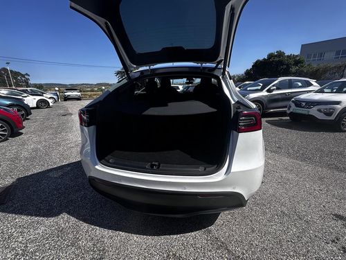 Tesla Model Y - Photo 12