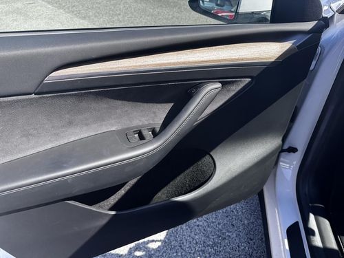 Tesla Model Y - Photo 17