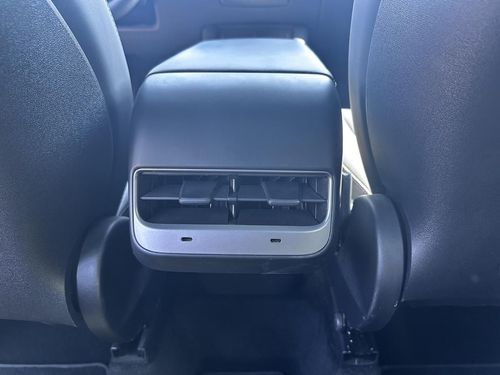 Tesla Model Y - Photo 23