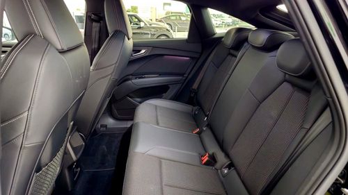 Audi Q4 Sportback e-tron - Photo 14