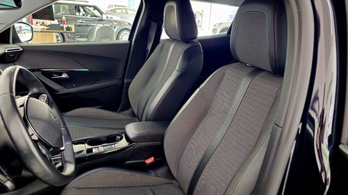 Peugeot e-2008 - Photo 24