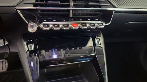 Peugeot e-2008 - Photo 22