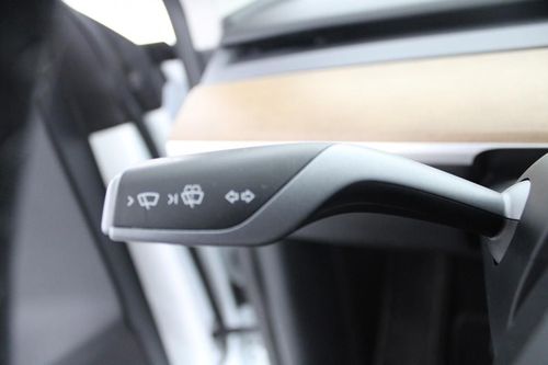 Tesla Model Y - Photo 24