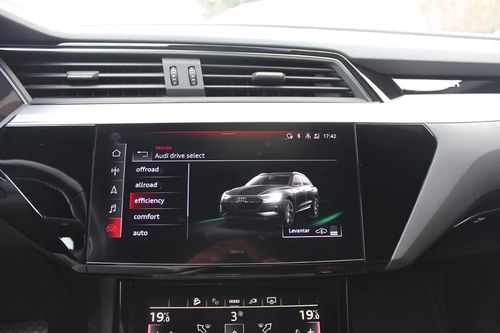 Audi e-tron - Photo 32