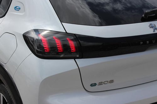 Peugeot e-208 - Photo 11