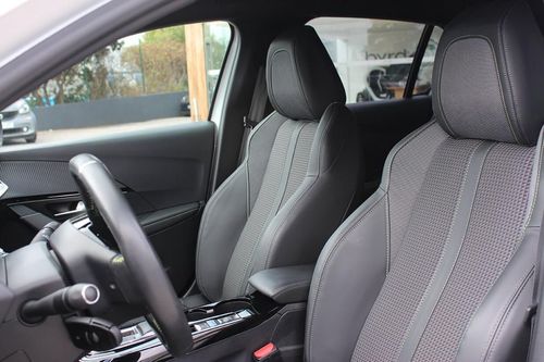 Peugeot e-208 - Photo 24
