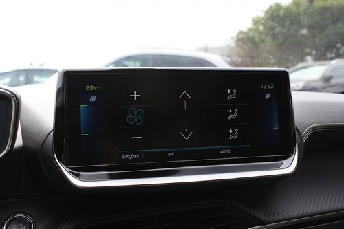 Peugeot e-208 - Photo 32