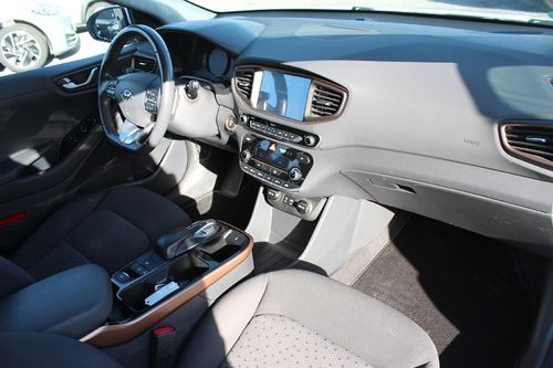 Hyundai Ioniq - Photo 18