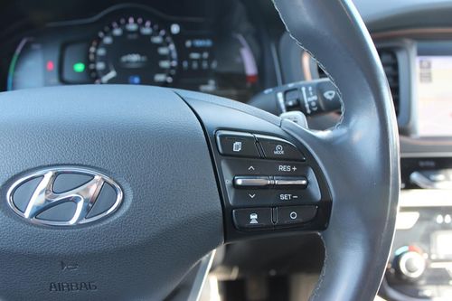 Hyundai Ioniq - Photo 29