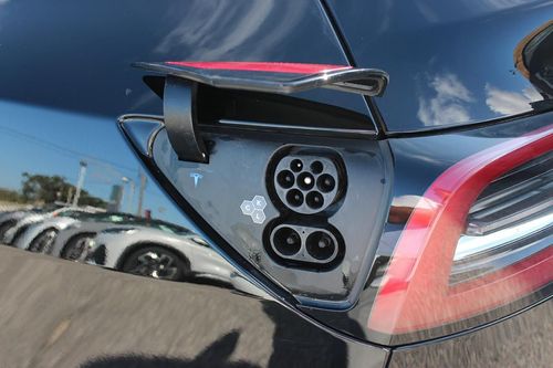 Tesla Model Y - Photo 12