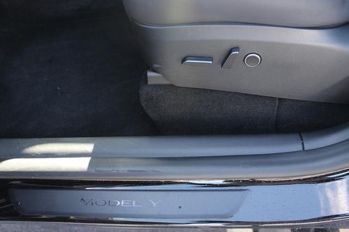 Tesla Model Y - Photo 15