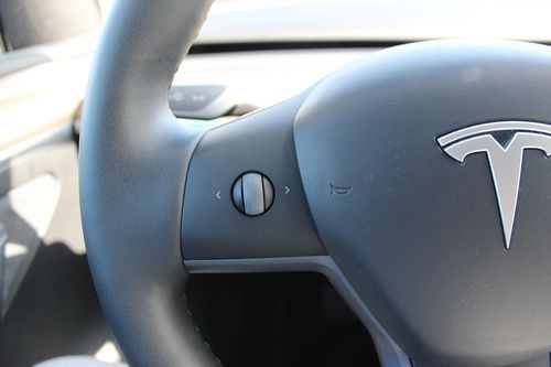 Tesla Model Y - Photo 23