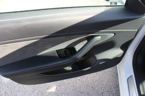 Tesla Model 3 - Photo 12