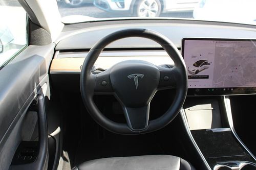 Tesla Model 3 - Photo 20