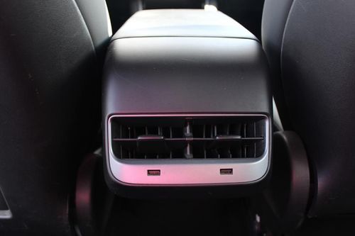 Tesla Model 3 - Photo 18