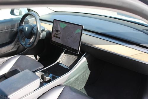 Tesla Model 3 - Photo 21