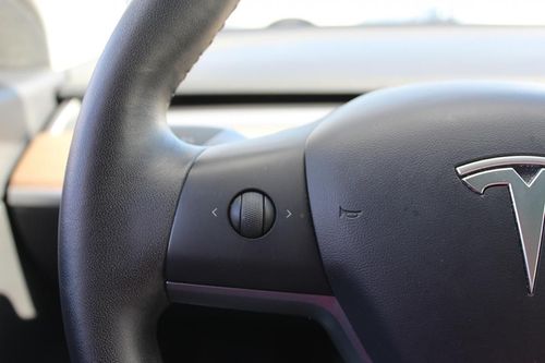 Tesla Model 3 - Photo 25