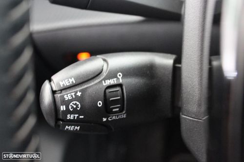 Peugeot e-208 - Photo 16