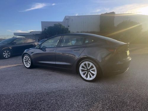 Tesla Model 3 - Photo 9