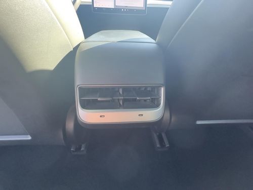 Tesla Model 3 - Photo 21