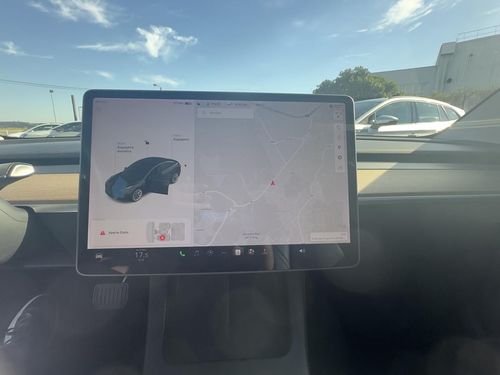 Tesla Model 3 - Photo 22