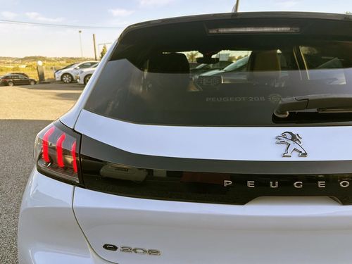Peugeot e-208 - Photo 10