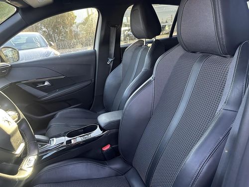 Peugeot e-208 - Photo 17