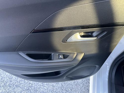 Peugeot e-208 - Photo 37