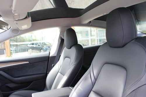Tesla Model 3 - Photo 20