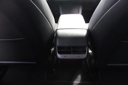 Tesla Model 3 - Photo 23