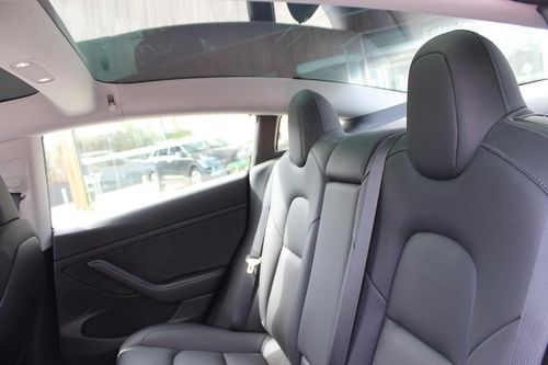 Tesla Model 3 - Photo 24