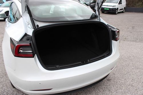 Tesla Model 3 - Photo 16