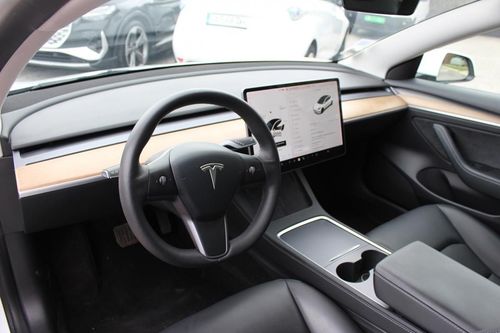 Tesla Model 3 - Photo 19