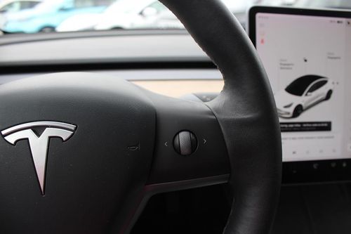 Tesla Model 3 - Photo 31