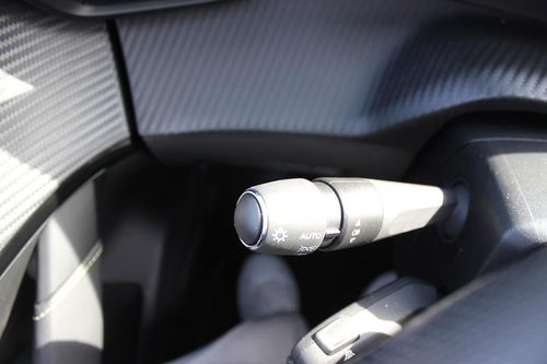 Peugeot e-208 - Photo 19