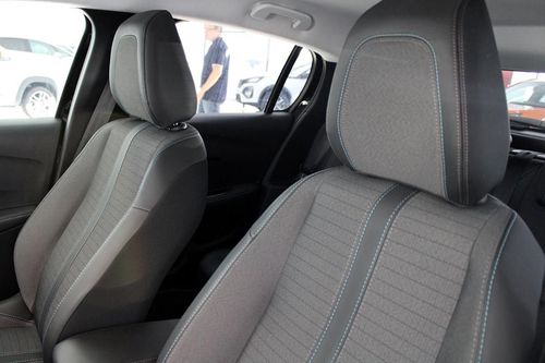 Peugeot e-208 - Photo 11