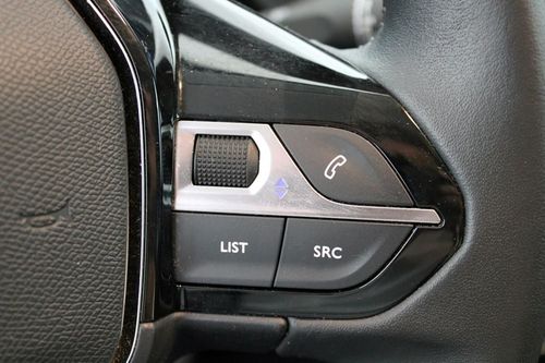 Peugeot e-208 - Photo 17