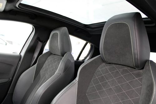 Peugeot e-208 - Photo 11