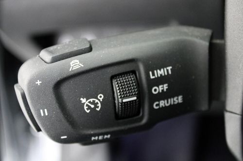 Peugeot e-208 - Photo 22