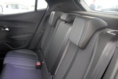 Peugeot e-2008 - Photo 12