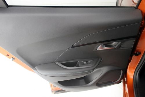 Peugeot e-2008 - Photo 11