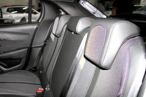 Peugeot e-208 - Photo 35