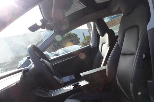 Tesla Model 3 - Photo 21
